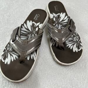 Clarks Women’s Thong Sandals Size‎ 9M Taupe Hook And Loop Comfort